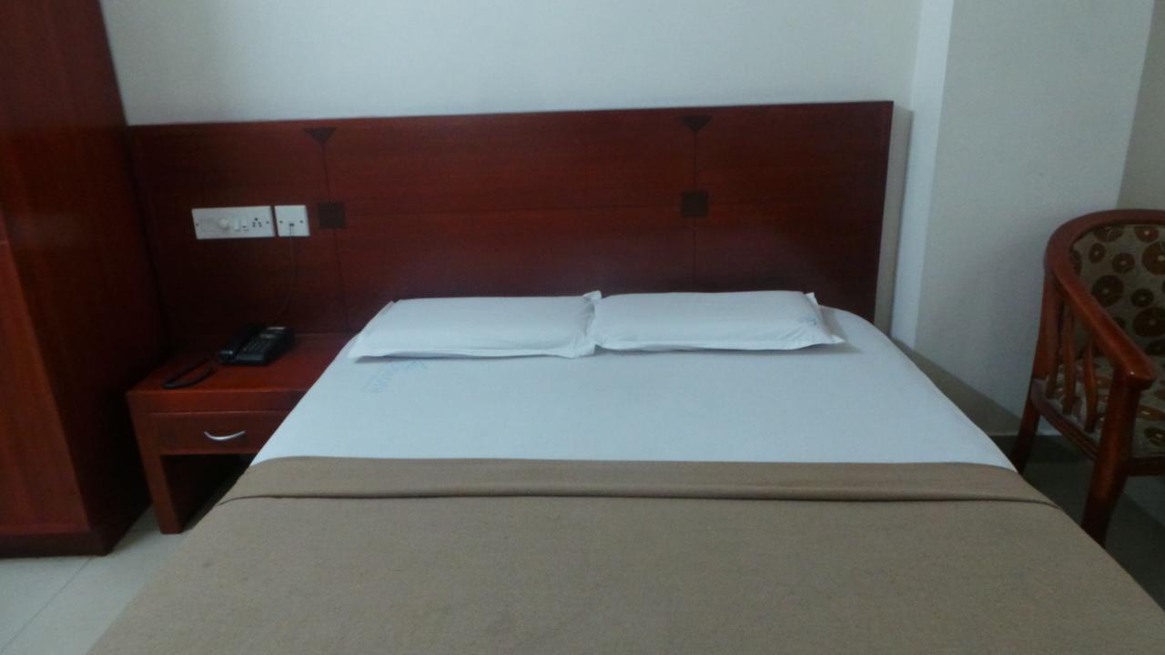 Hôtel Kooloth Lake View Residency à Coimbatore Extérieur photo