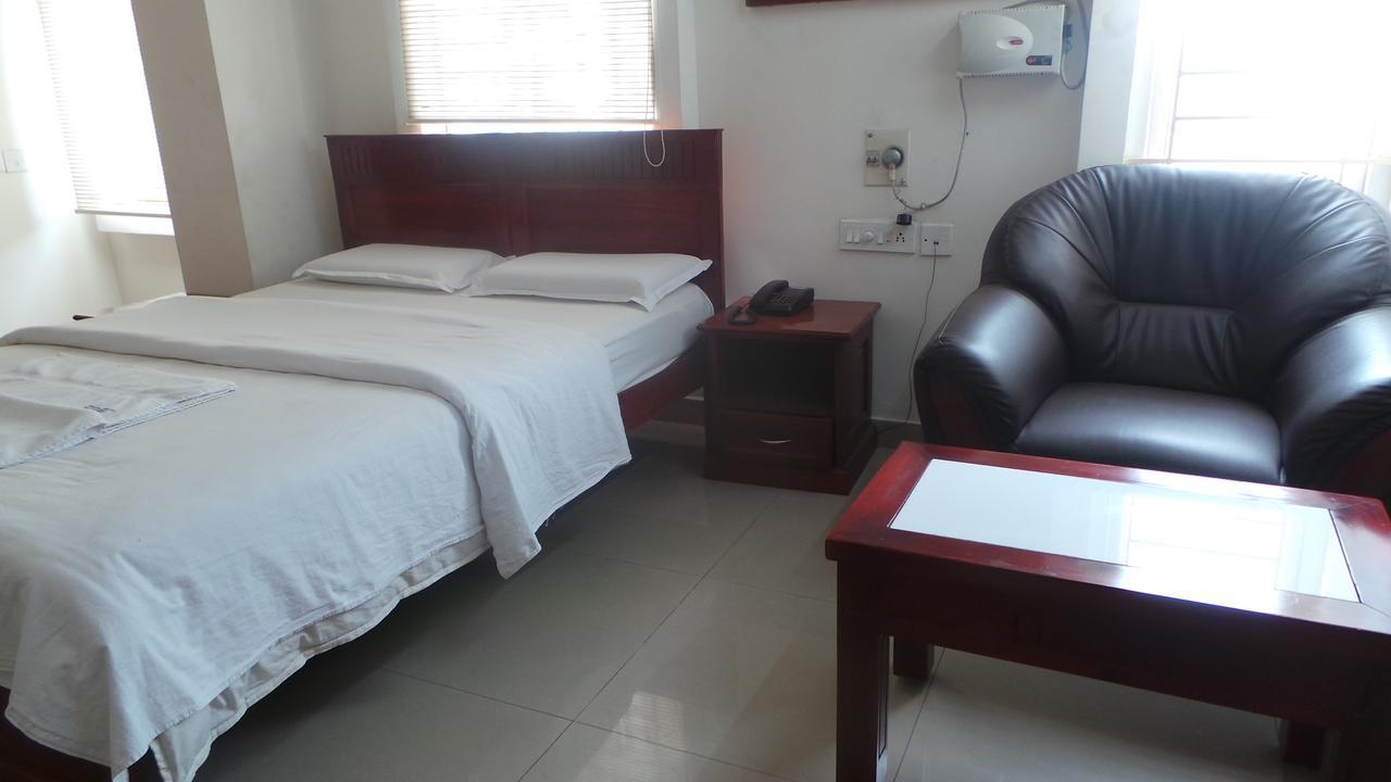 Hôtel Kooloth Lake View Residency à Coimbatore Extérieur photo