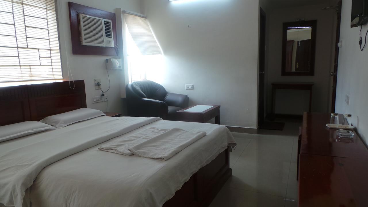Hôtel Kooloth Lake View Residency à Coimbatore Extérieur photo