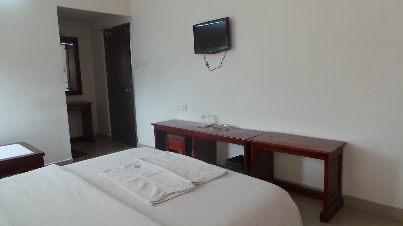Hôtel Kooloth Lake View Residency à Coimbatore Extérieur photo