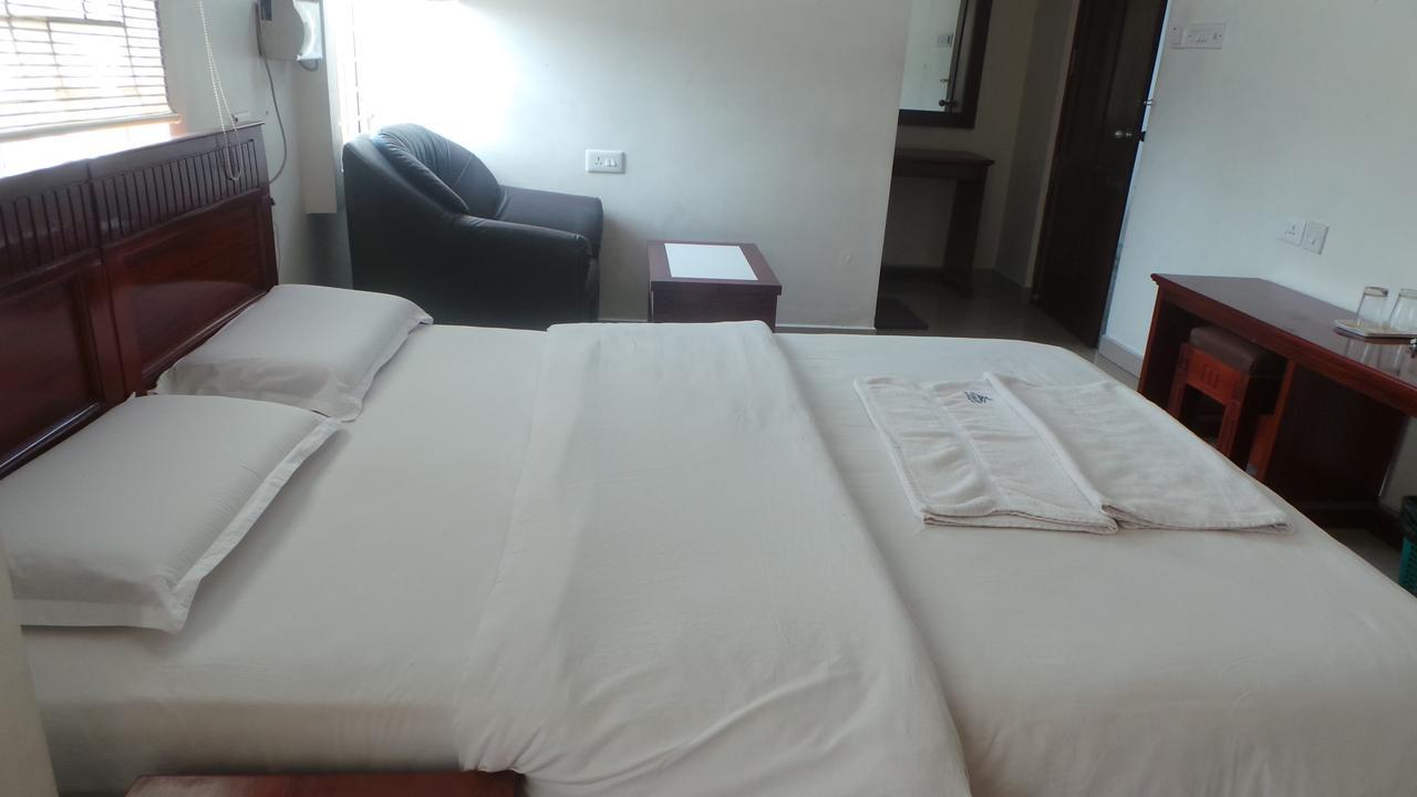 Hôtel Kooloth Lake View Residency à Coimbatore Extérieur photo